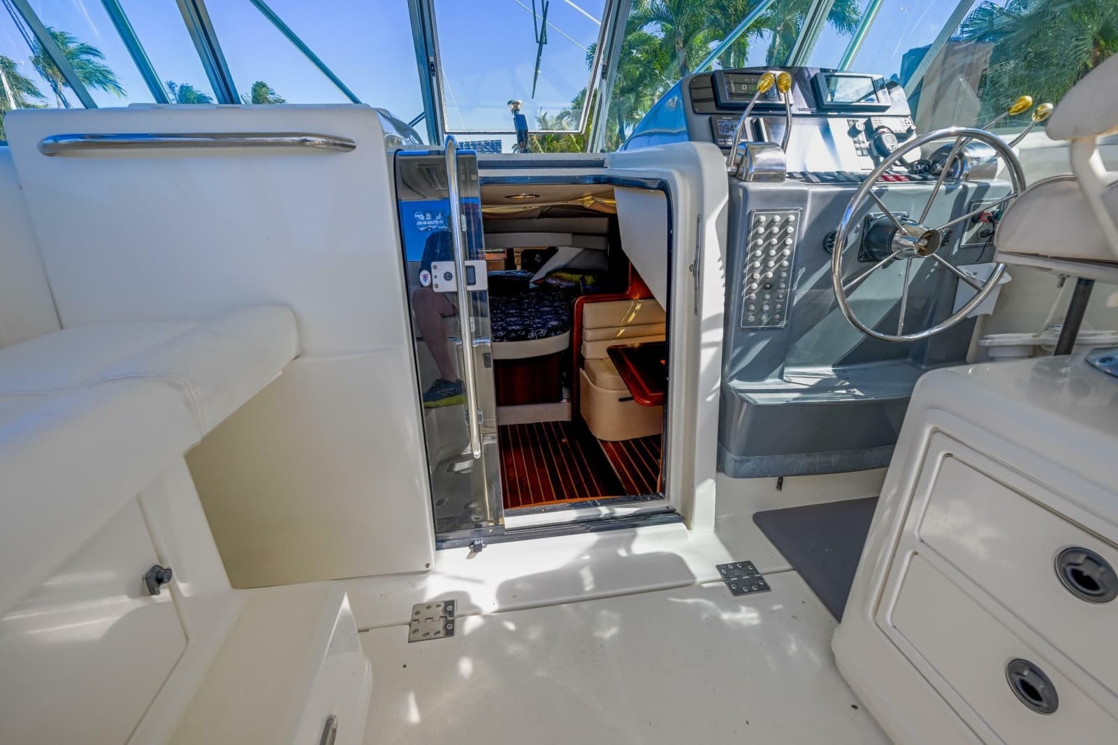 2000 Pursuit 3400 Express