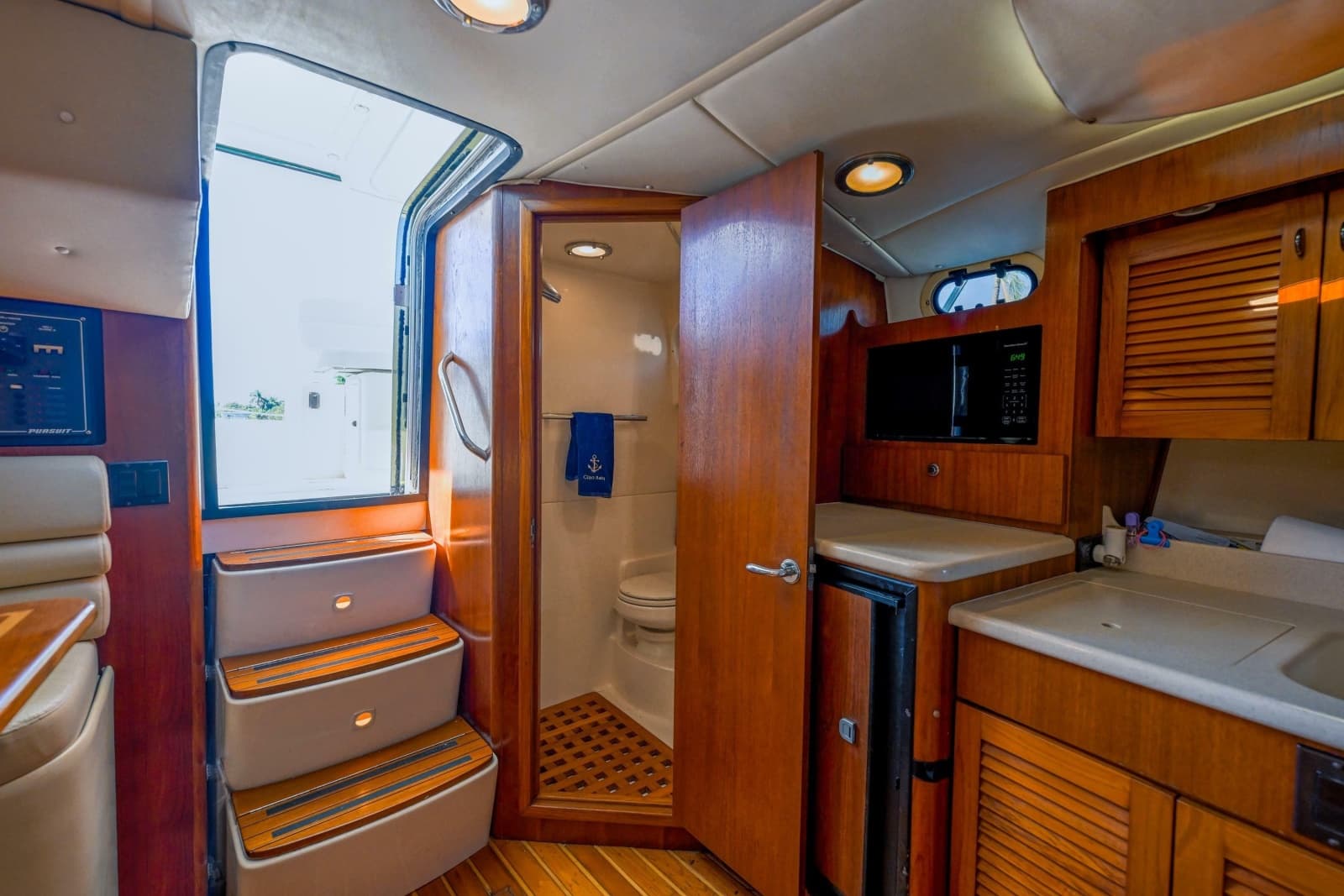 2000 Pursuit 3400 Express