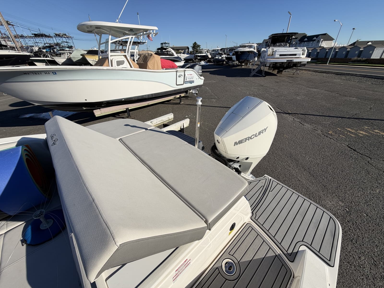 2020 Sea Ray SPX 230 OB