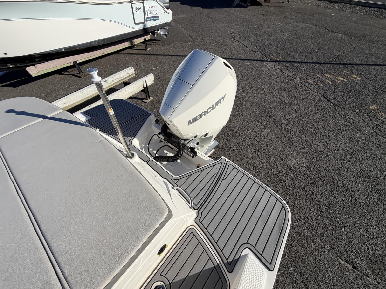 2020 Sea Ray SPX 230 OB
