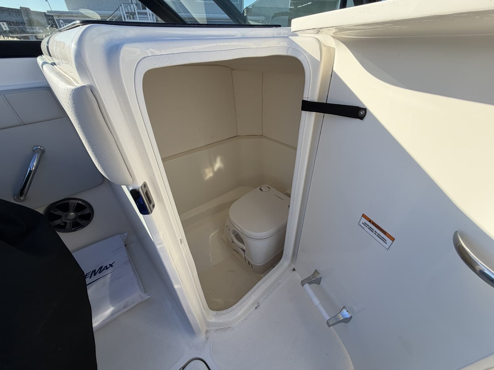 2020 Sea Ray SPX 230 OB