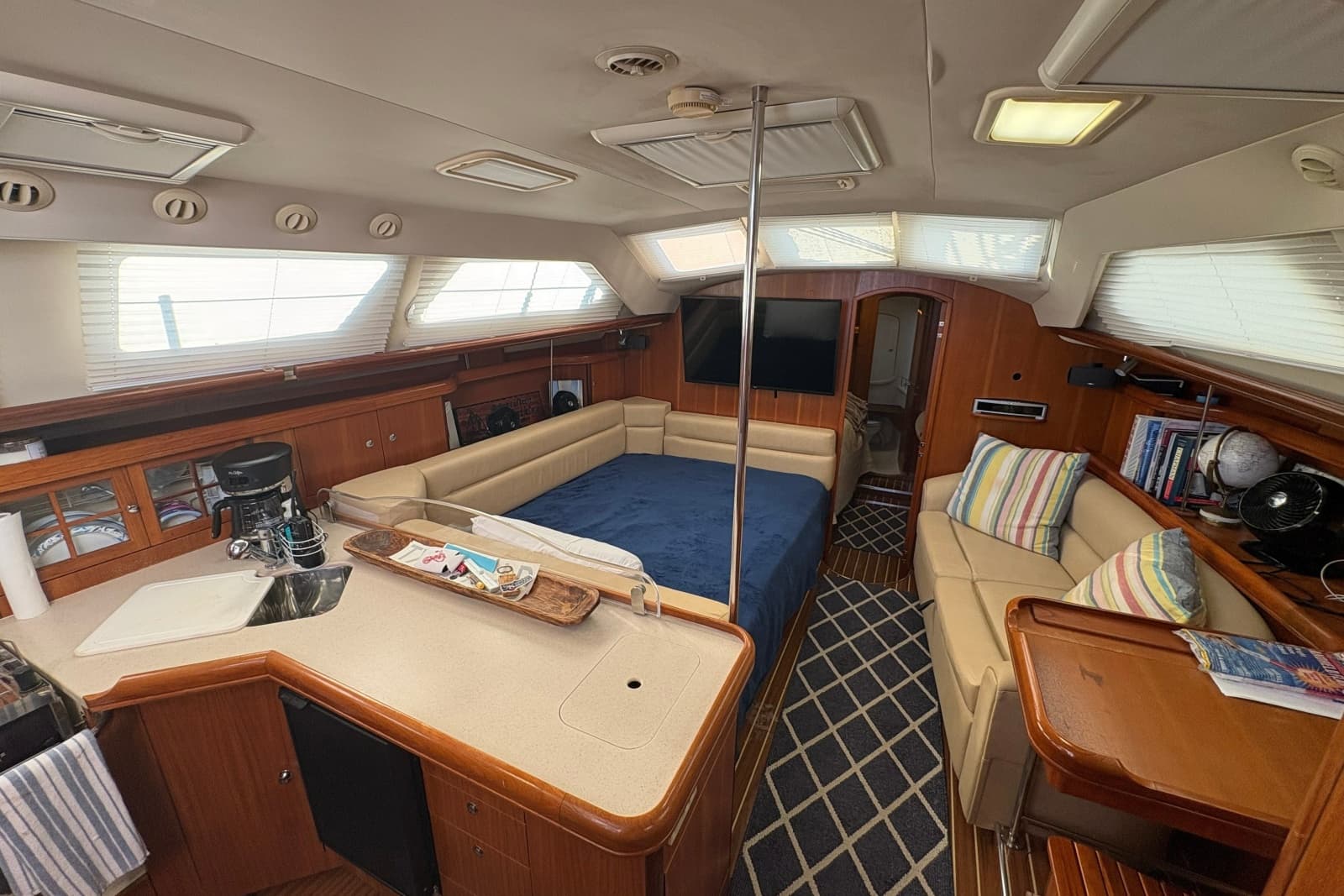 2007 Hunter 41 Deck Salon