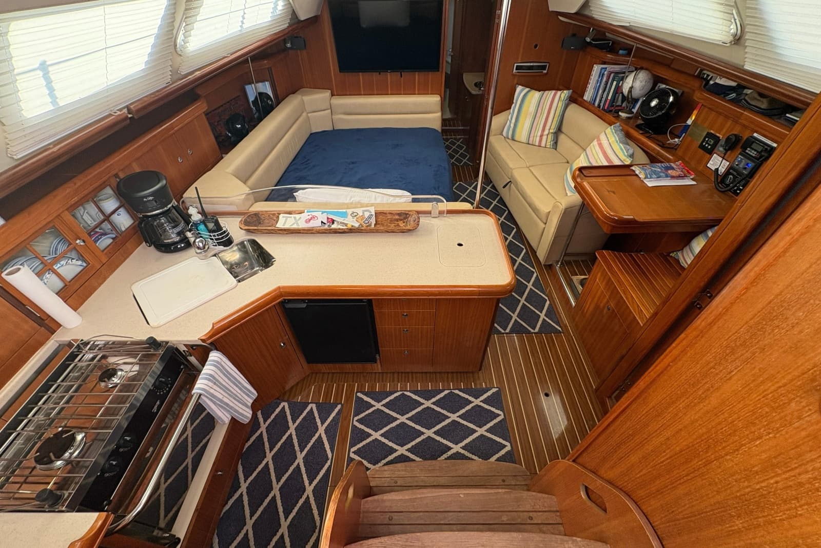 2007 Hunter 41 Deck Salon