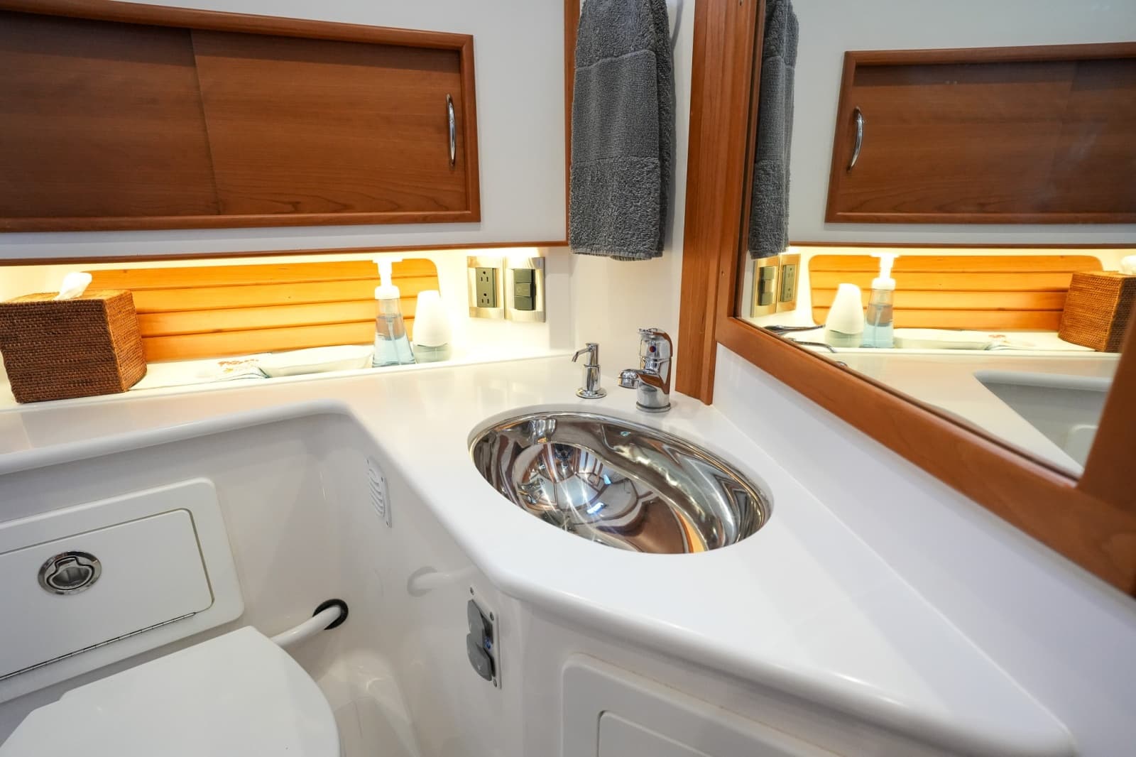 2022 Sabre 48 Salon Express