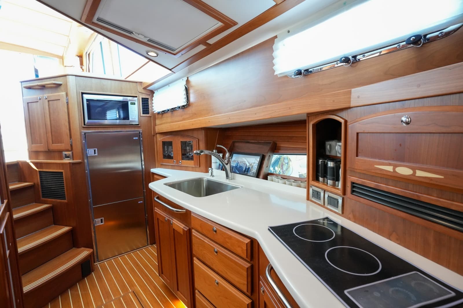 2022 Sabre 48 Salon Express