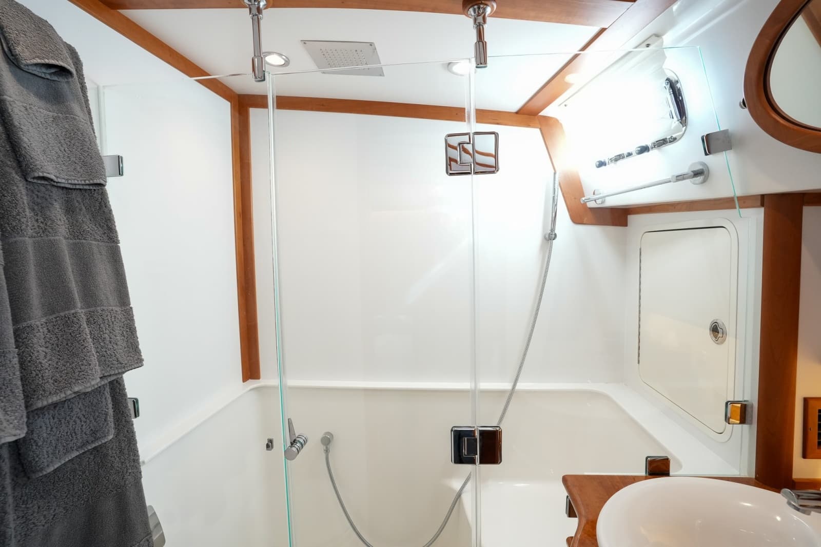 2022 Sabre 48 Salon Express