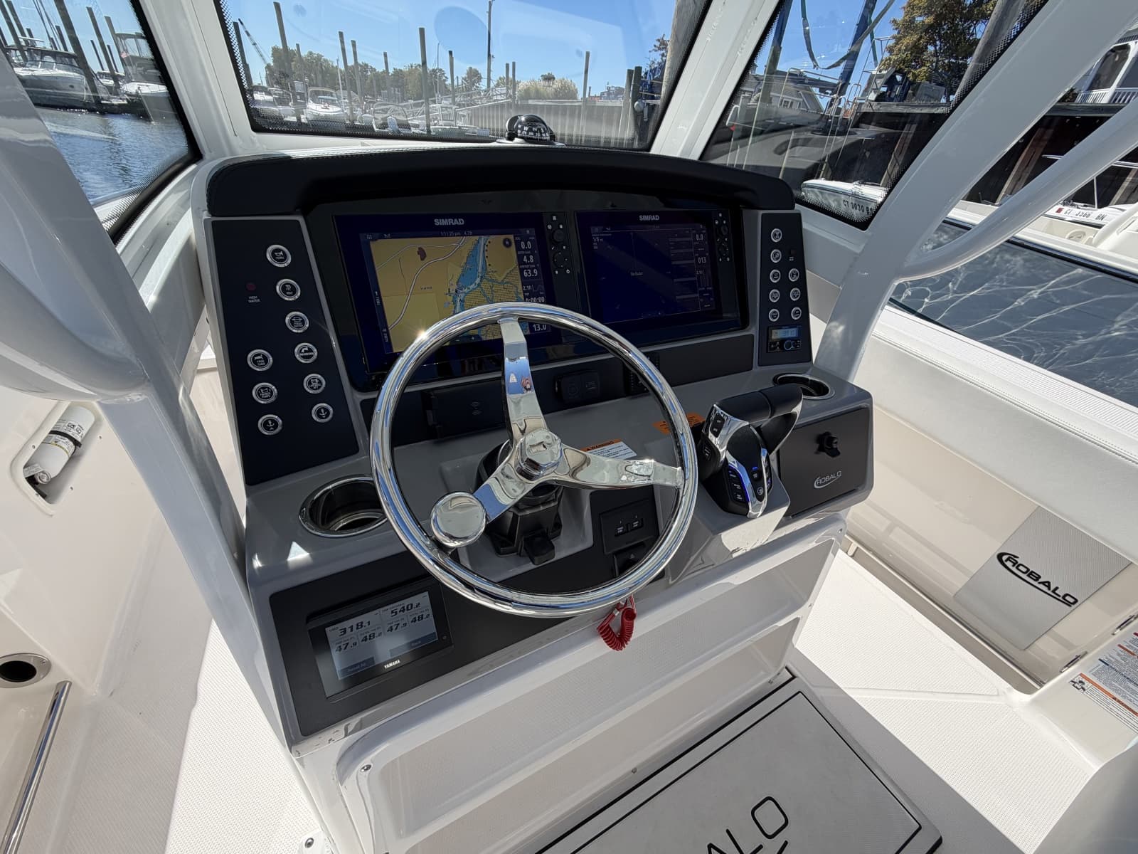 2025 Robalo R250