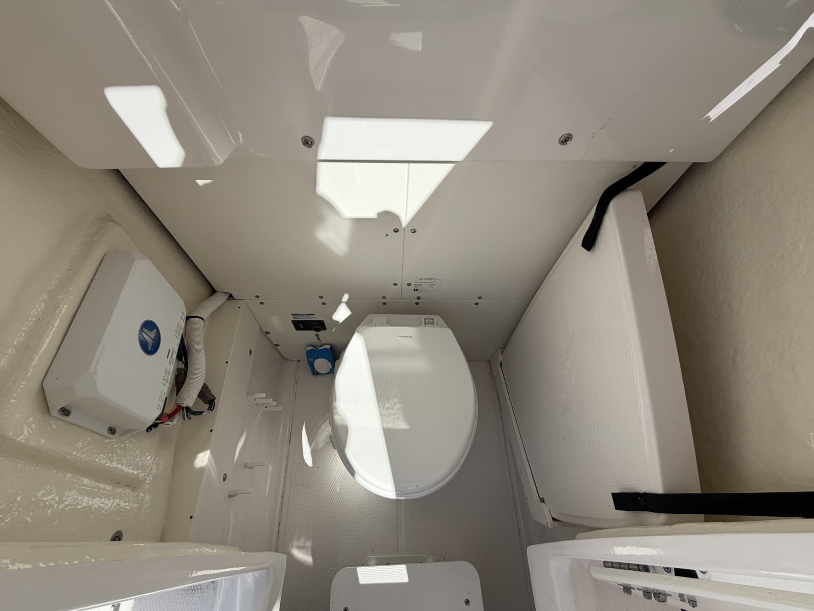 2025 Robalo R250