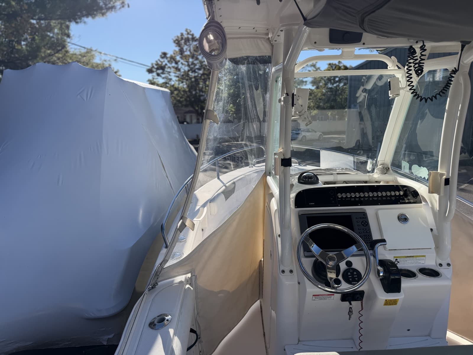 2014 Everglades 230 Center Console