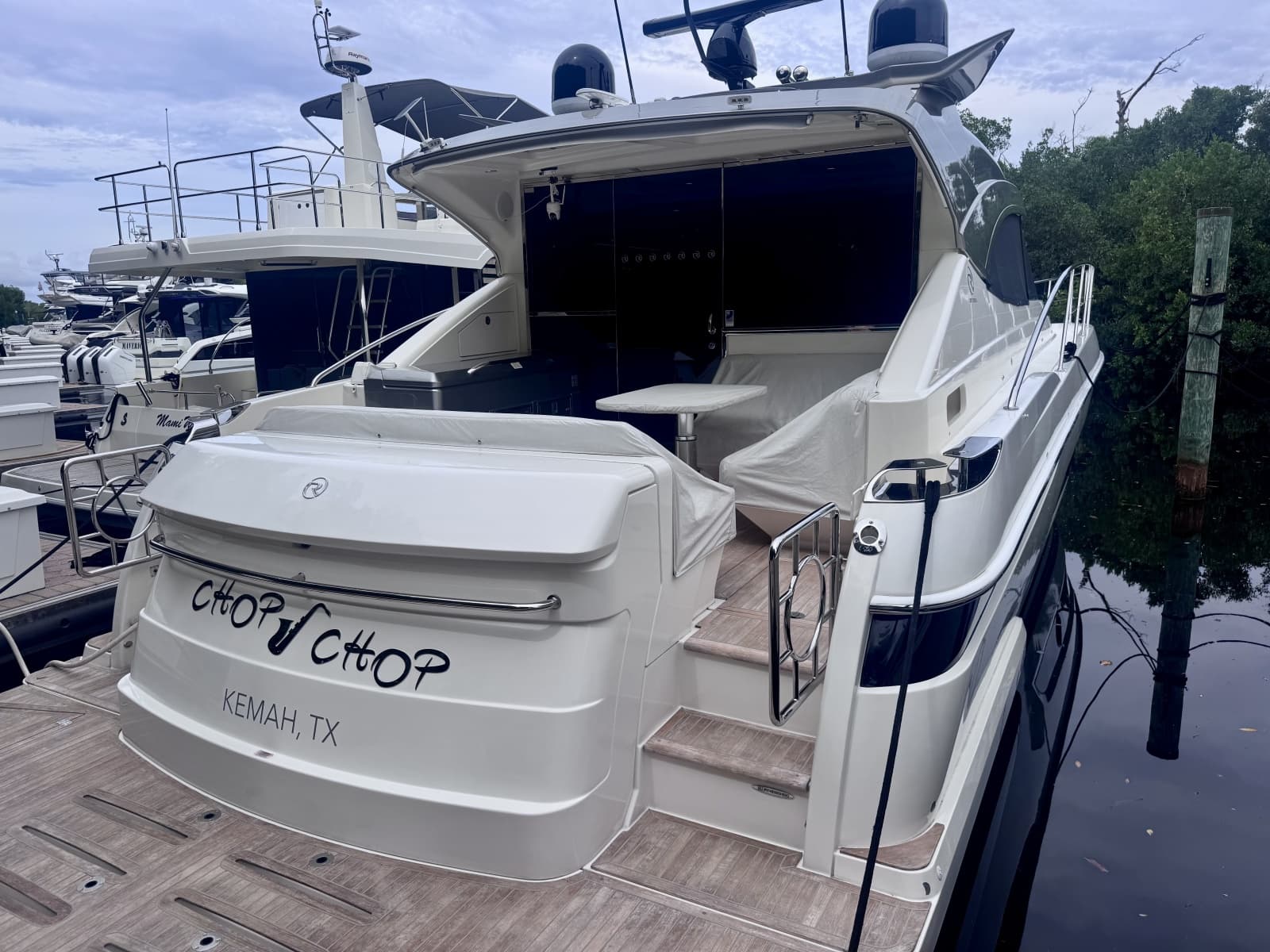 2020 Riviera 4800 Sport Yacht