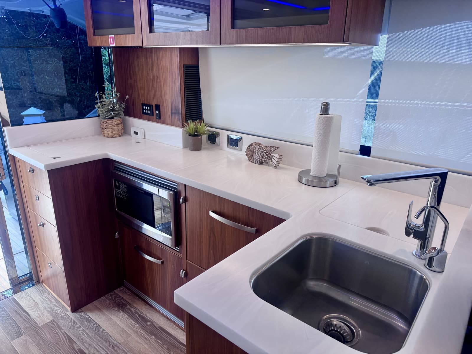 2020 Riviera 4800 Sport Yacht