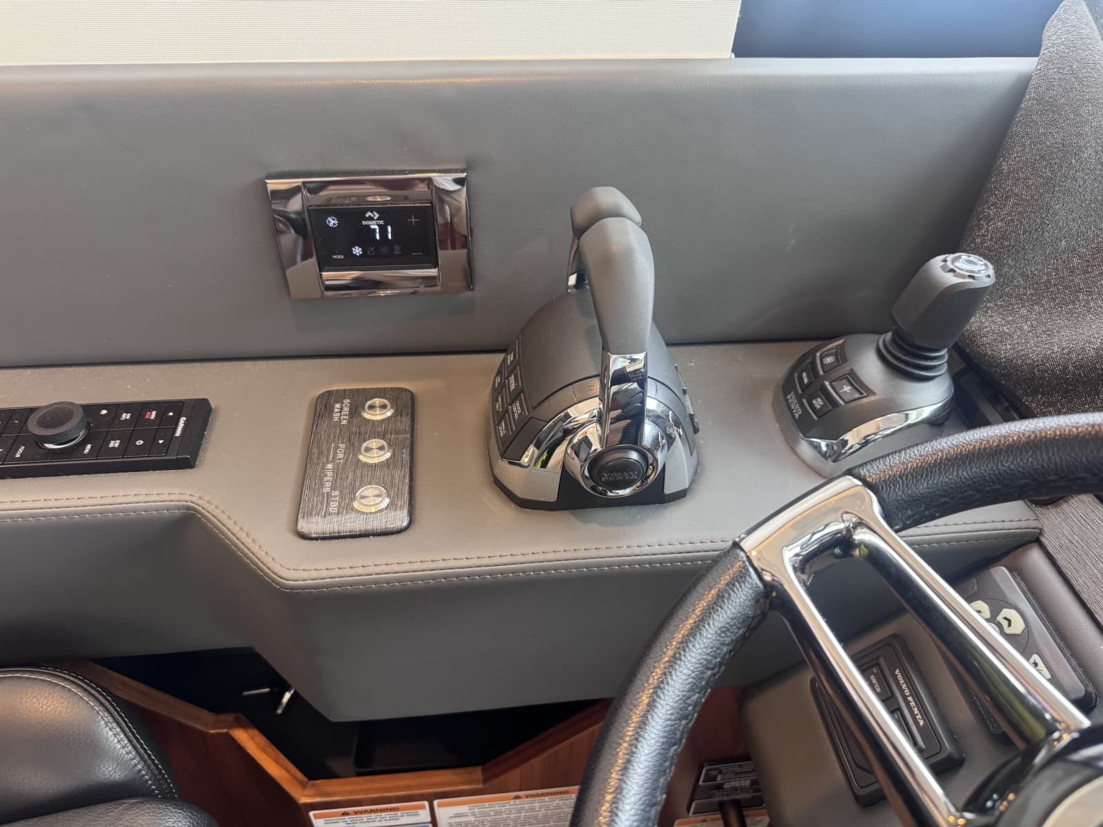 2020 Riviera 4800 Sport Yacht