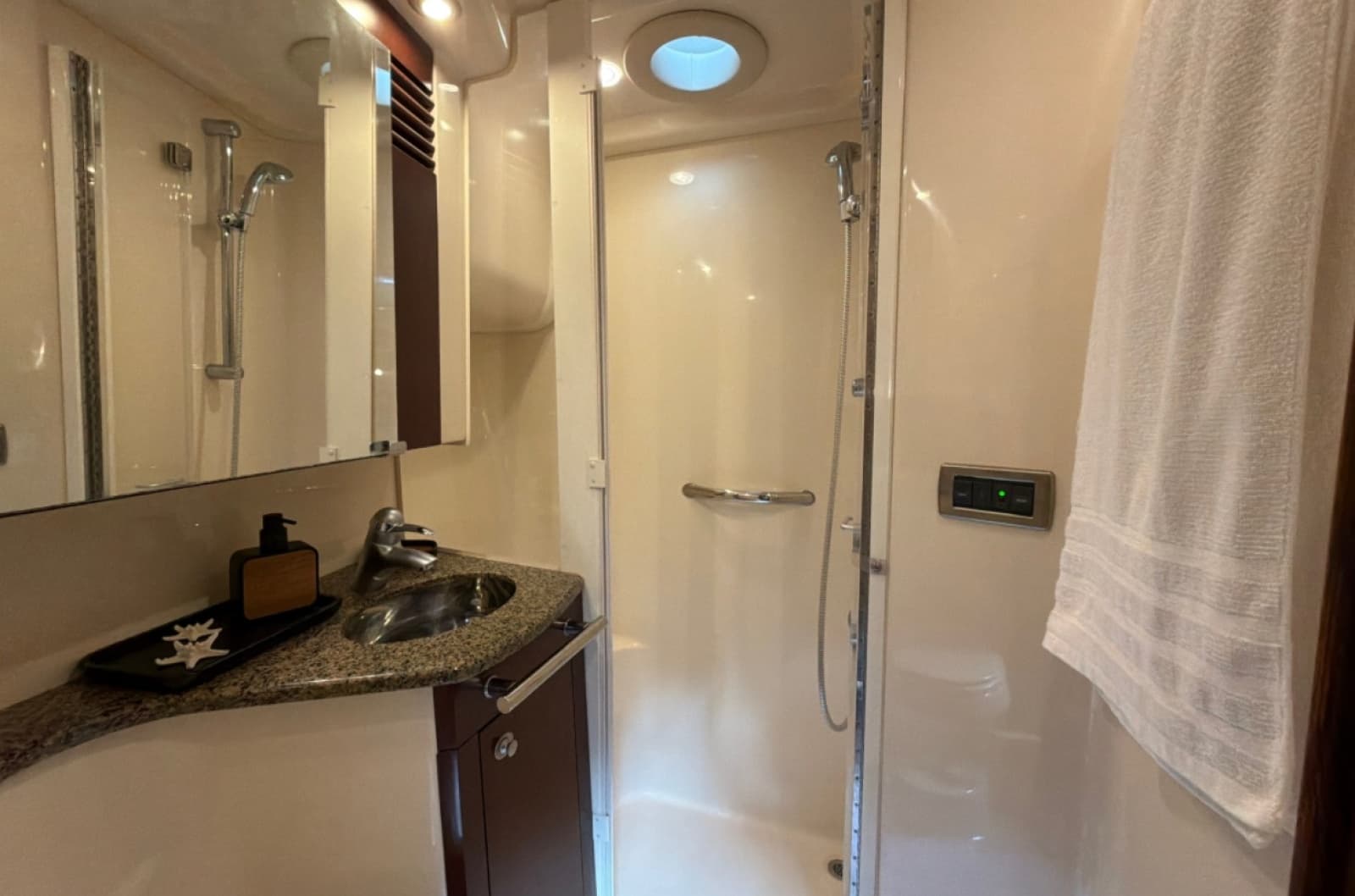 2007 Sea Ray 44 Sedan Bridge