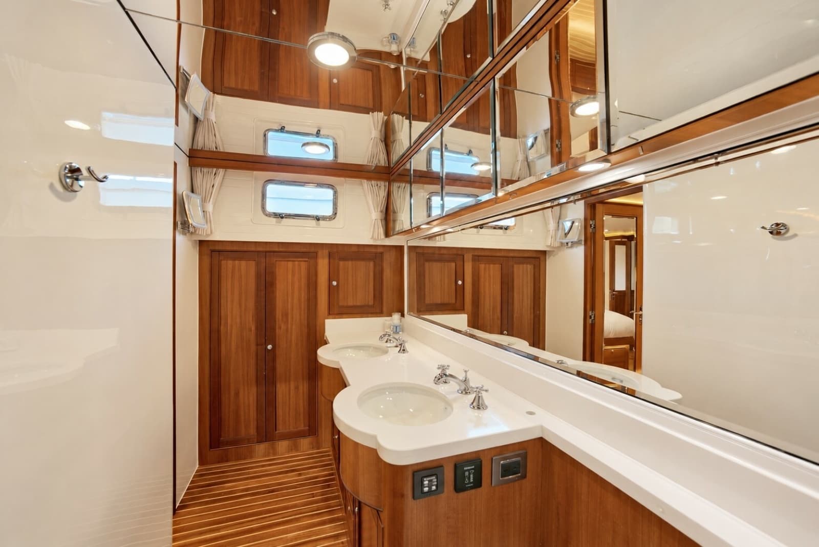 2017 Marlow Explorer 80E-CB