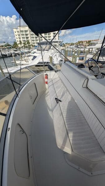 1994 Carver 370 AFT CABIN