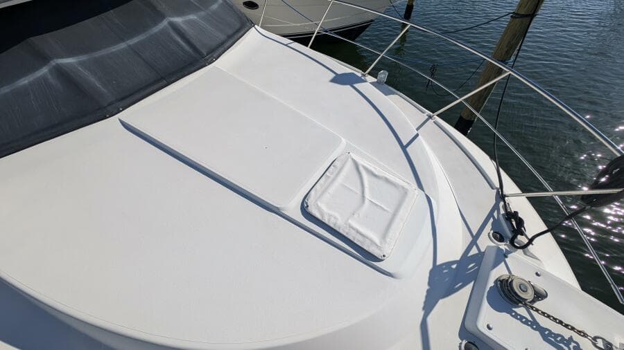 1994 Carver 370 AFT CABIN