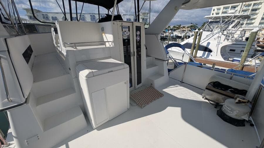 1994 Carver 370 AFT CABIN