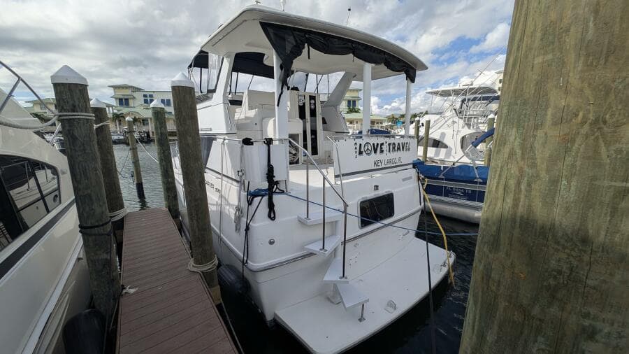 1994 Carver 370 AFT CABIN