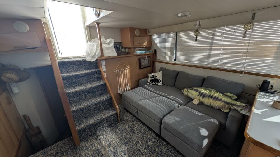 1994 Carver 370 AFT CABIN