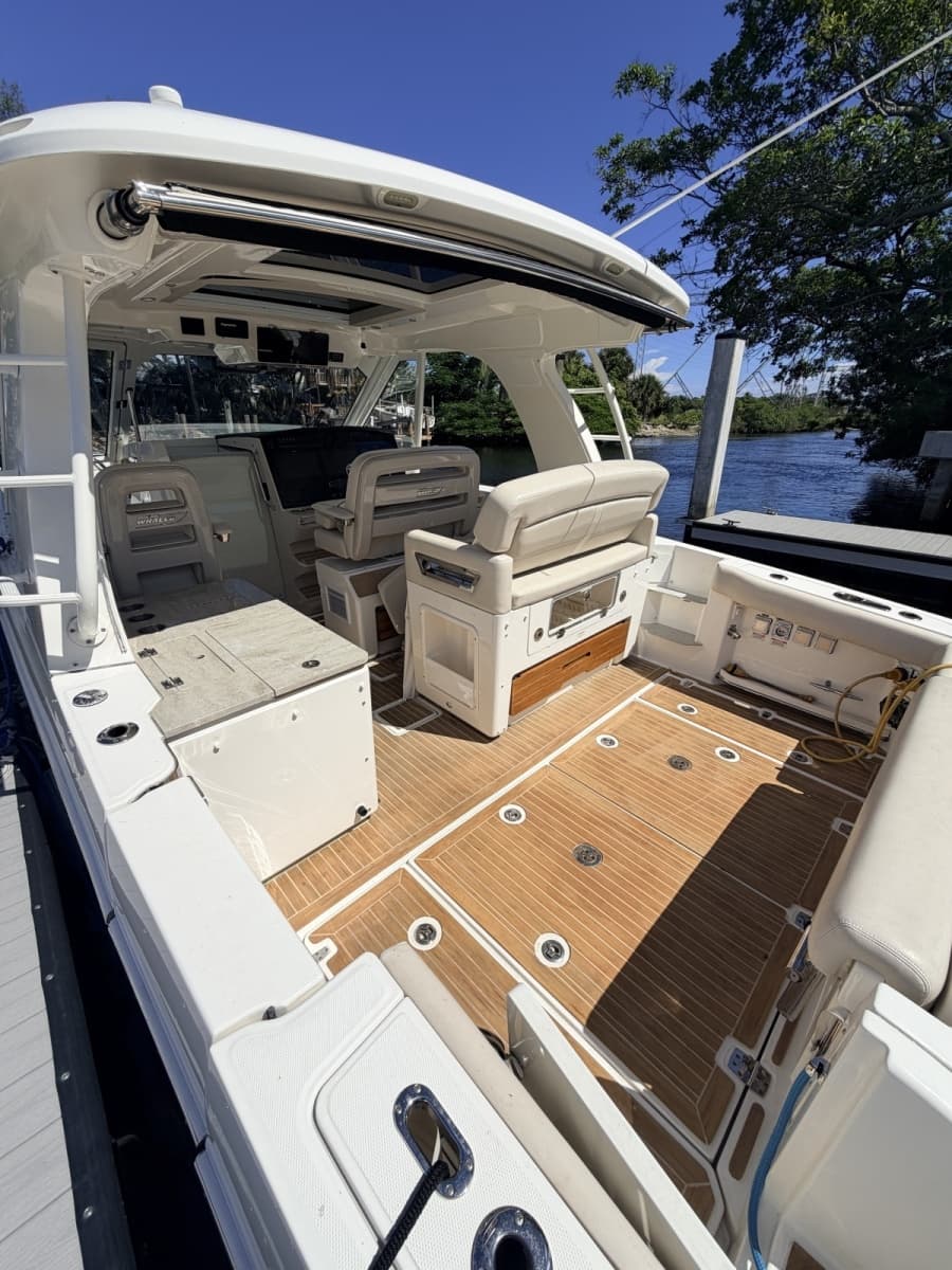 2020 Boston Whaler 