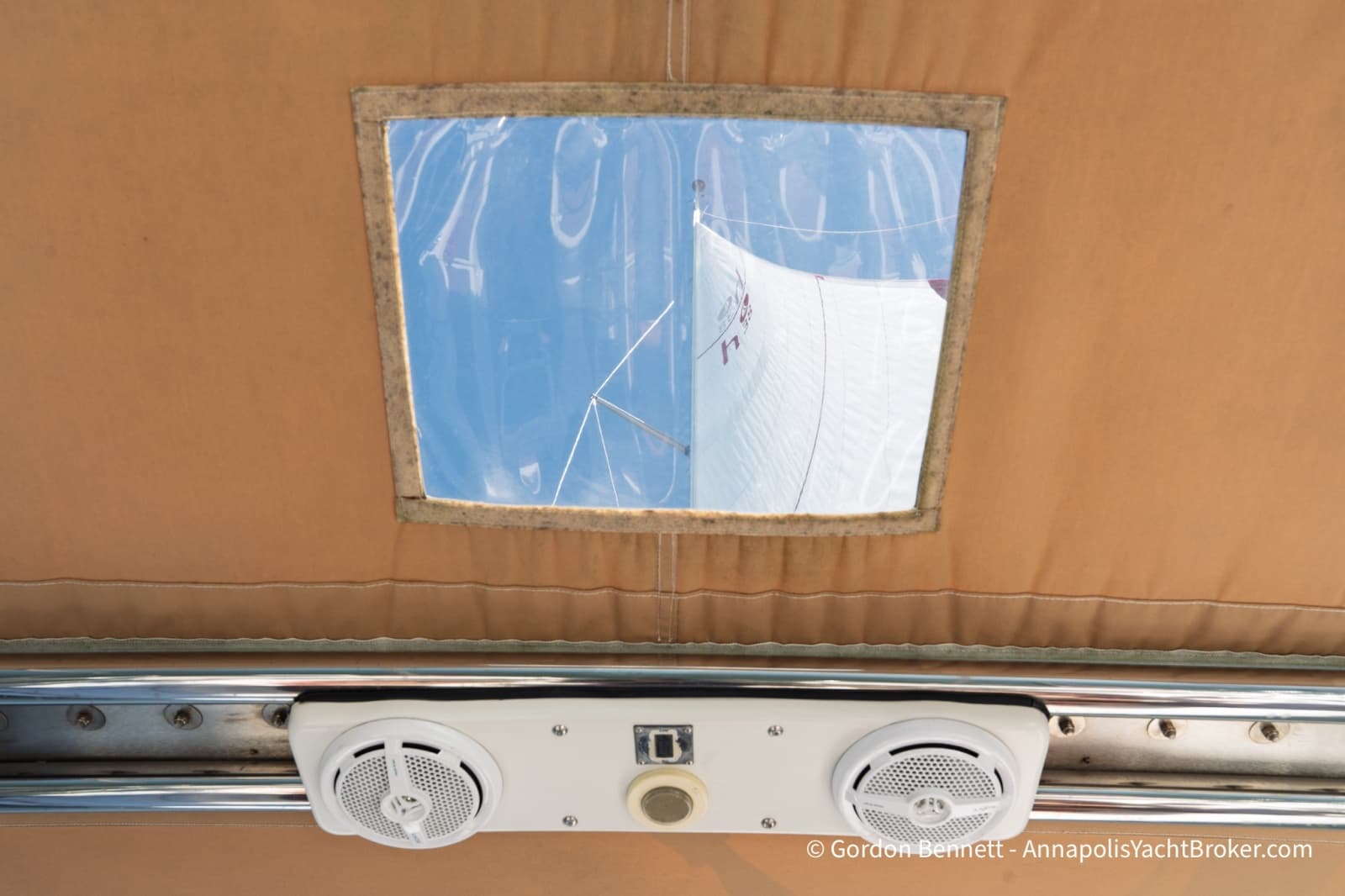 2005 Hunter 38