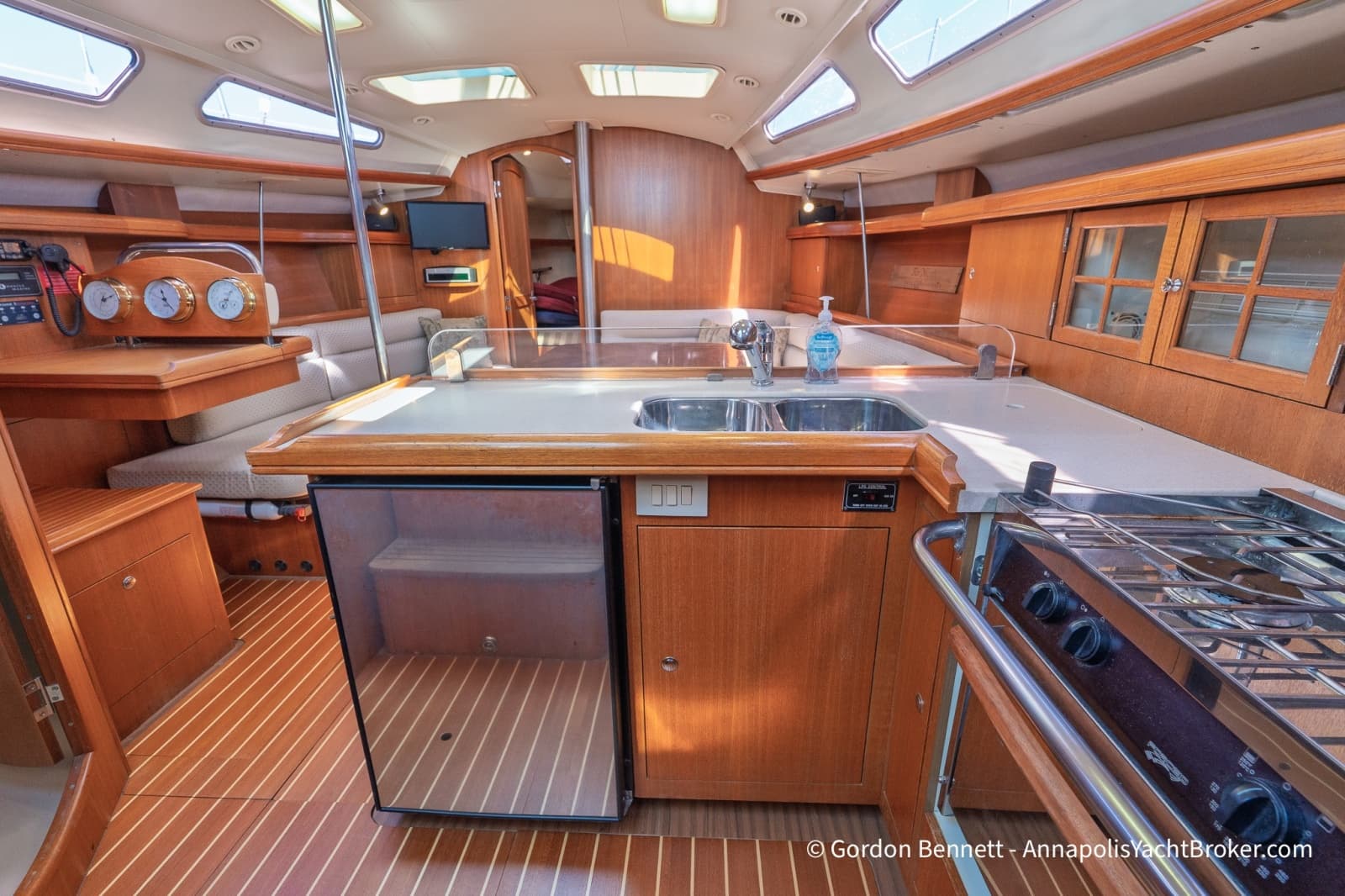 2005 Hunter 38
