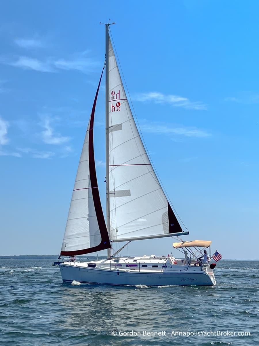 2005 Hunter 38
