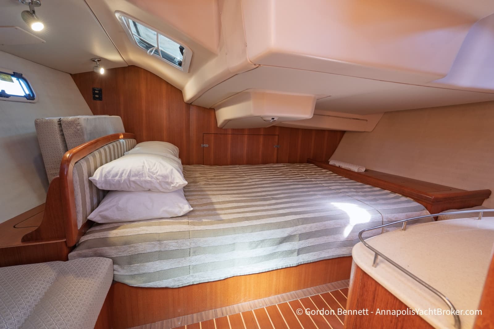 2005 Hunter 38