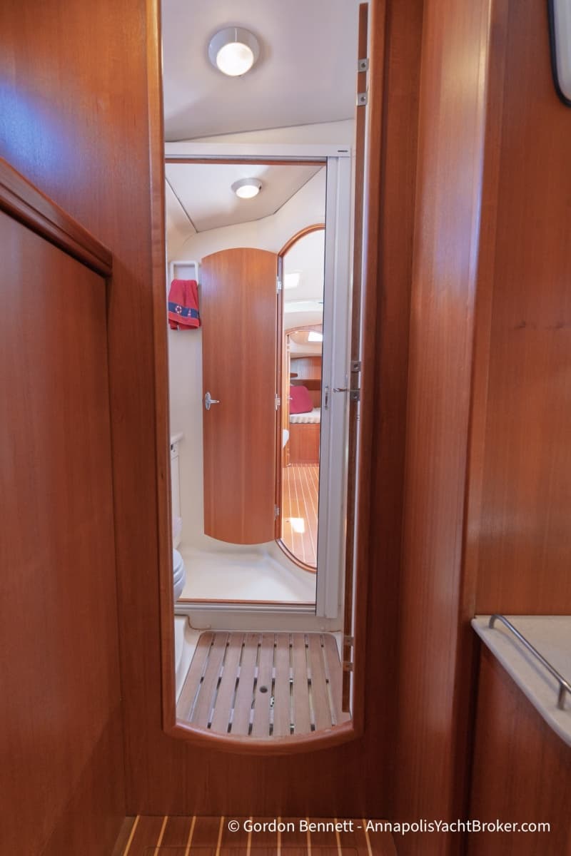 2005 Hunter 38