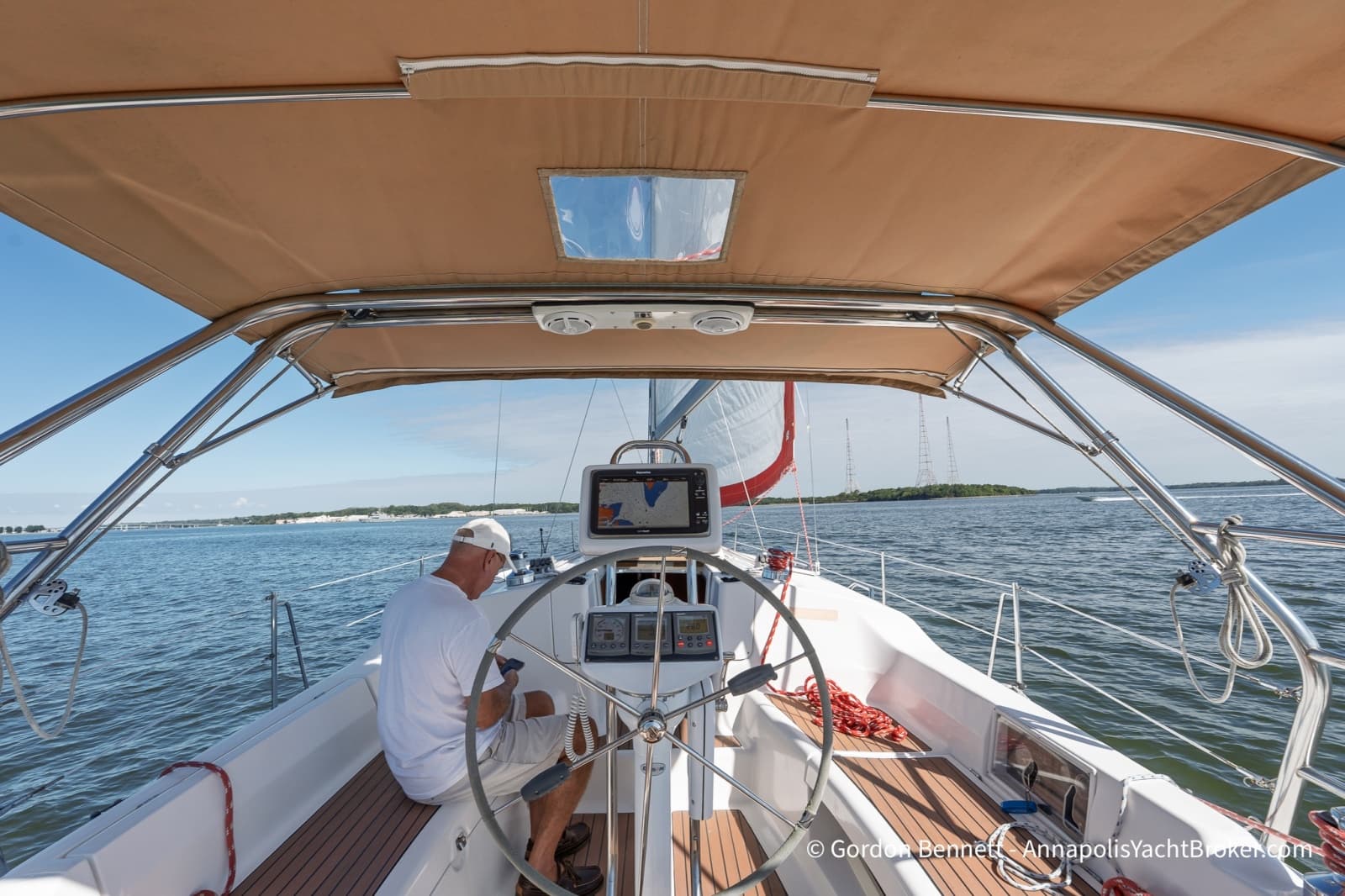 2005 Hunter 38