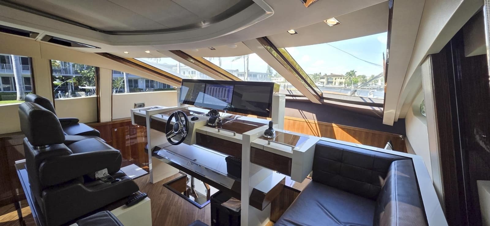 2012 Lazzara Yachts 