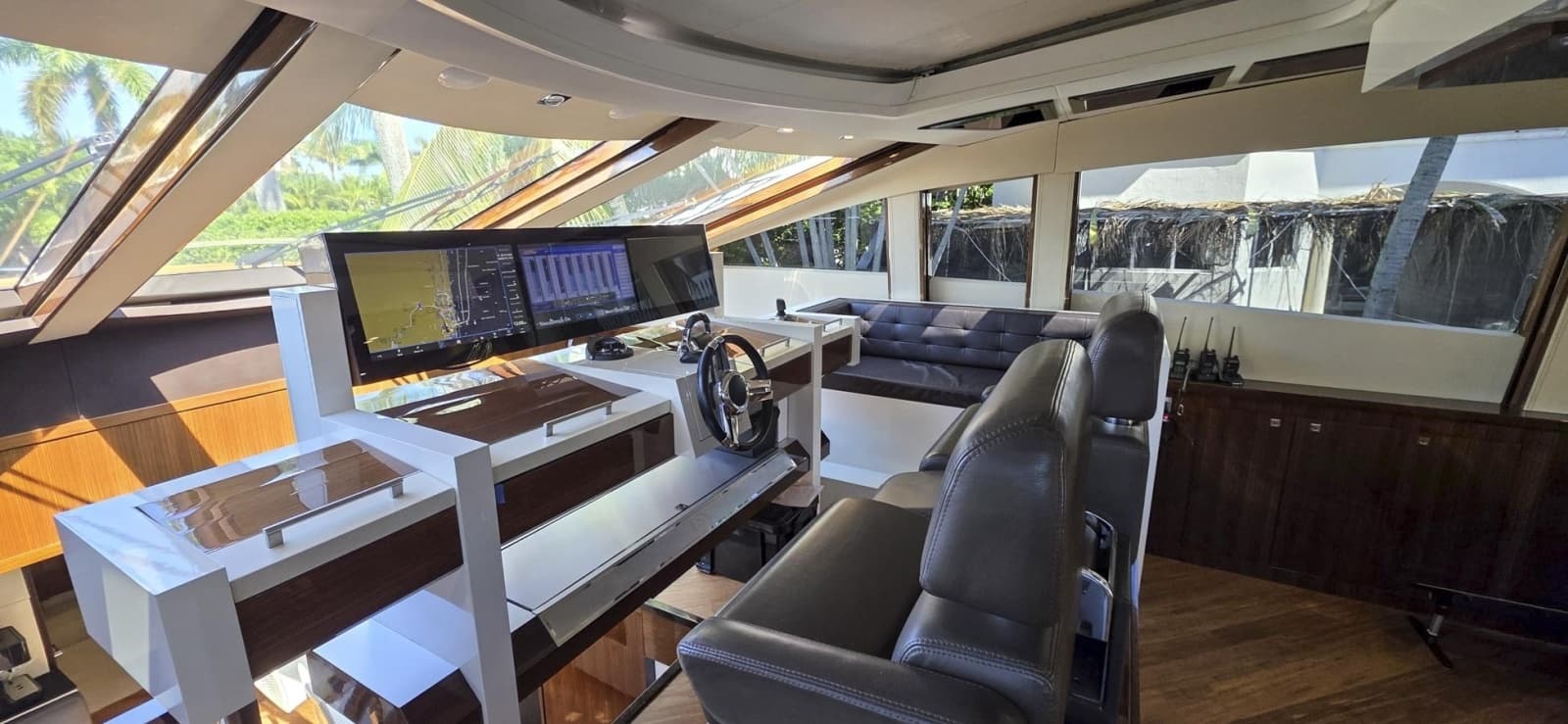 2012 Lazzara Yachts 