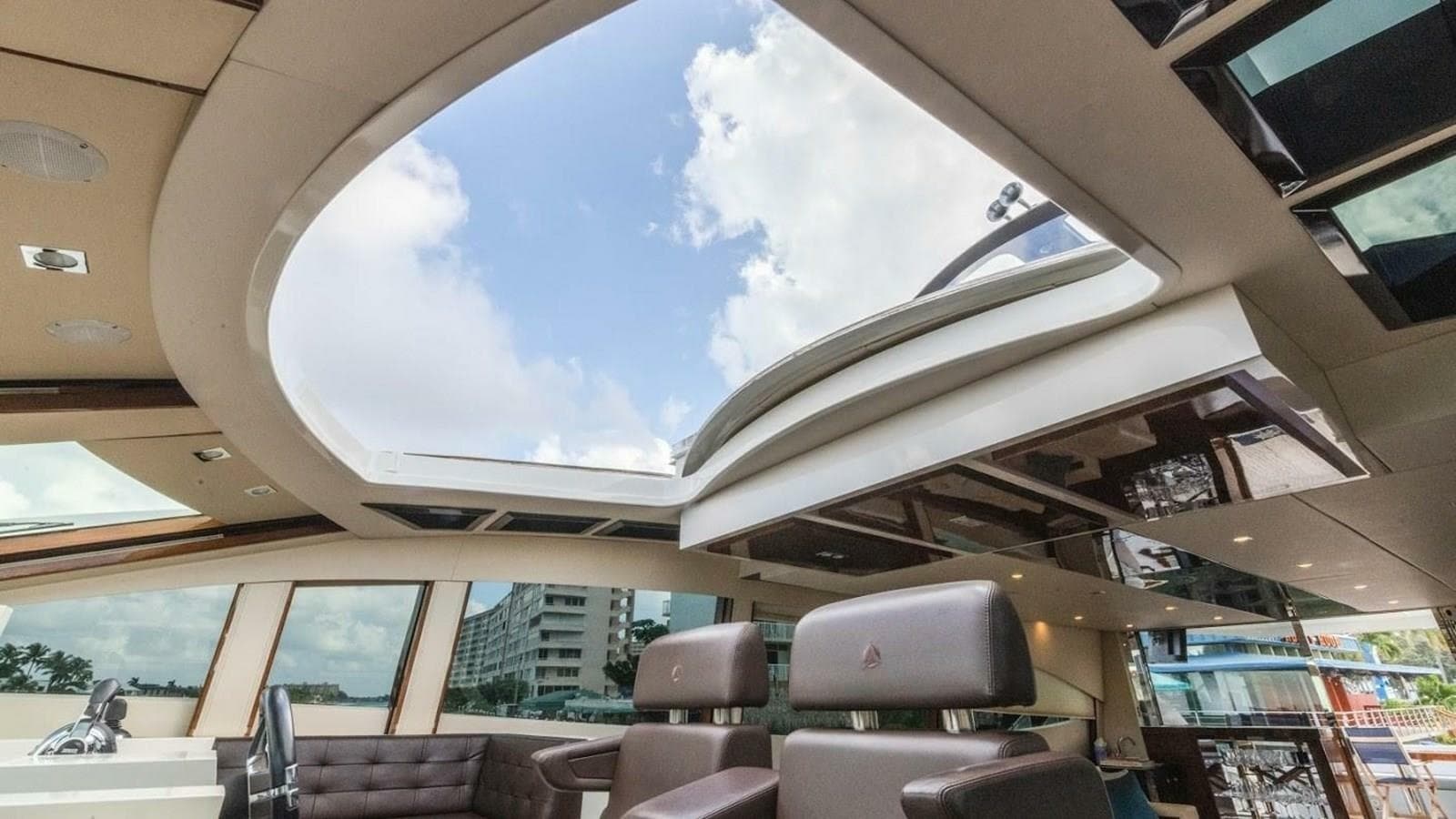 2012 Lazzara Yachts 