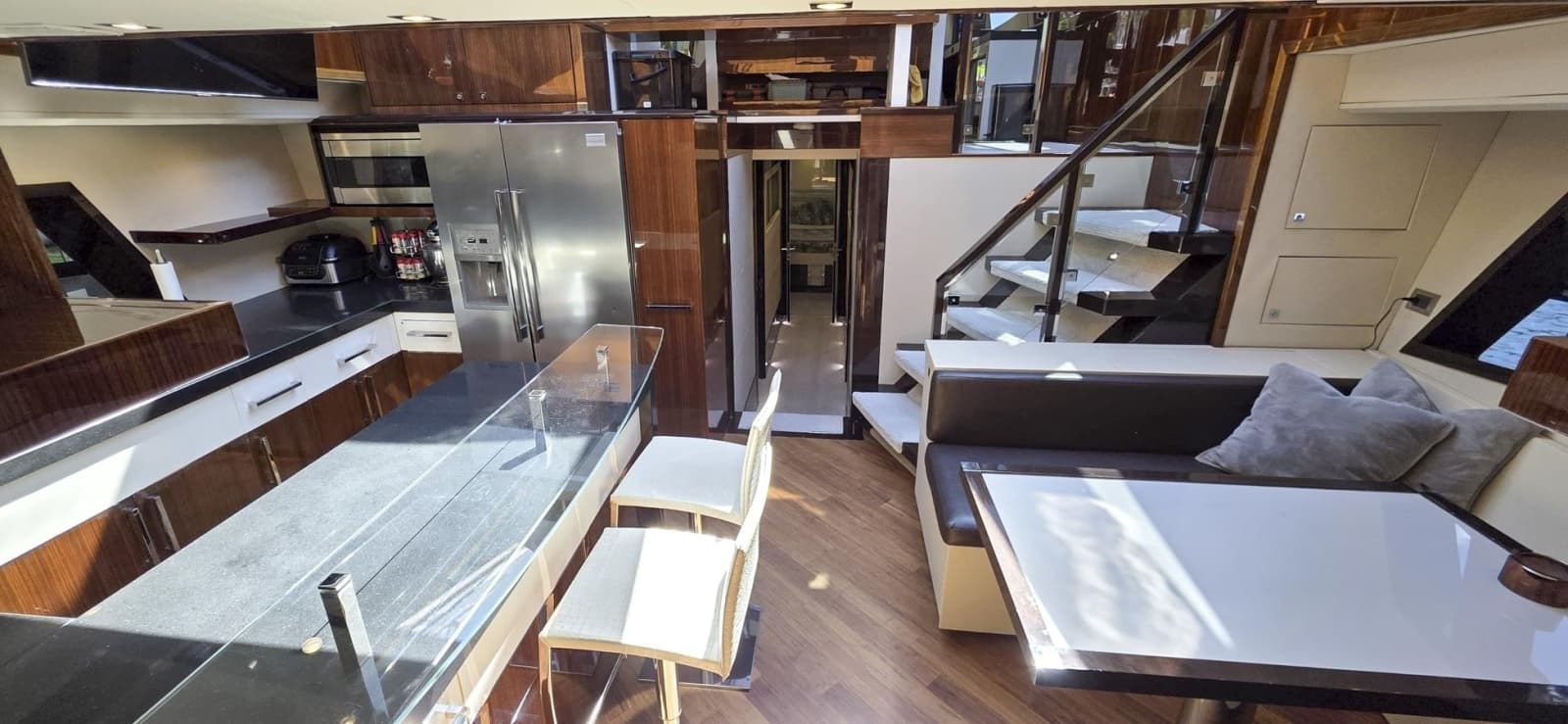 2012 Lazzara Yachts 