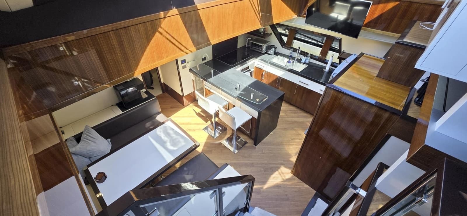 2012 Lazzara Yachts 