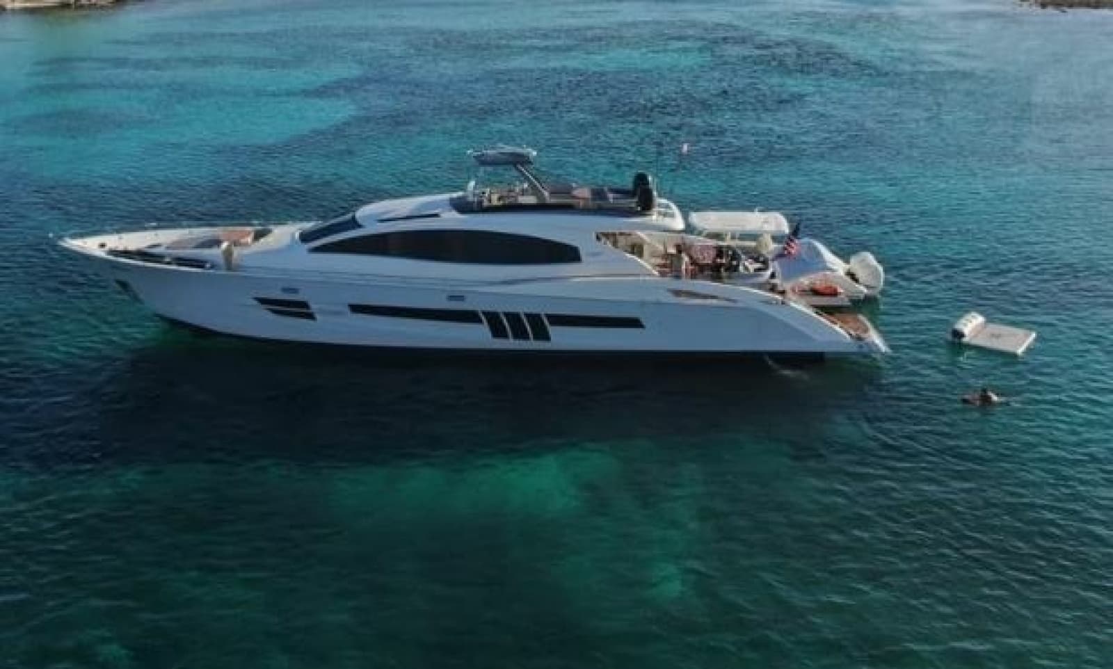 2012 Lazzara Yachts 