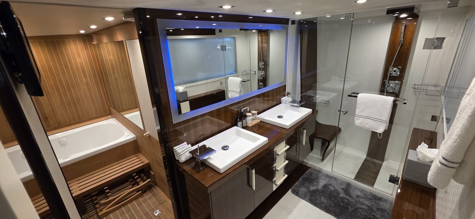 2012 Lazzara Yachts 
