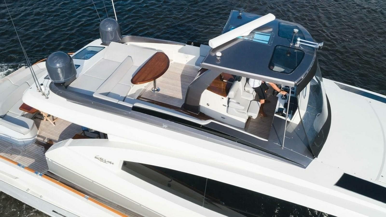 2012 Lazzara Yachts 