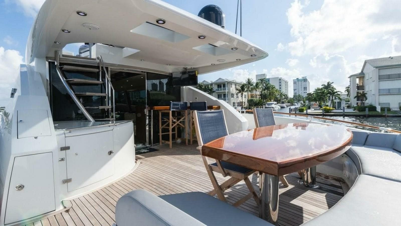 2012 Lazzara Yachts 