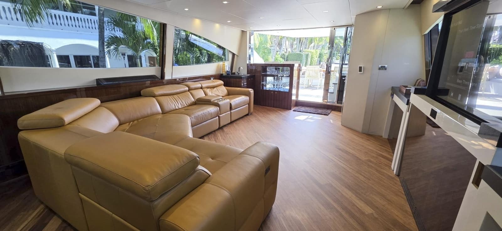 2012 Lazzara Yachts 