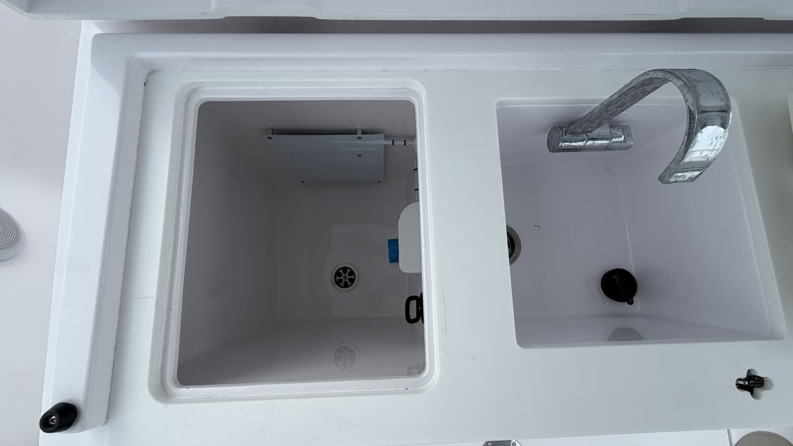 2023 Axopar 28 Cabin w/Wet Bar