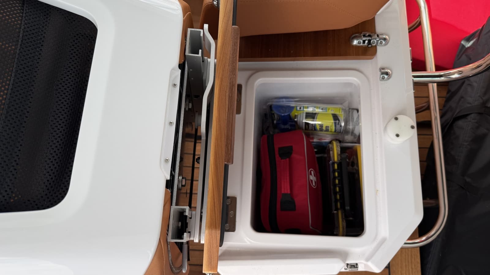 2023 Axopar 28 Cabin w/Wet Bar