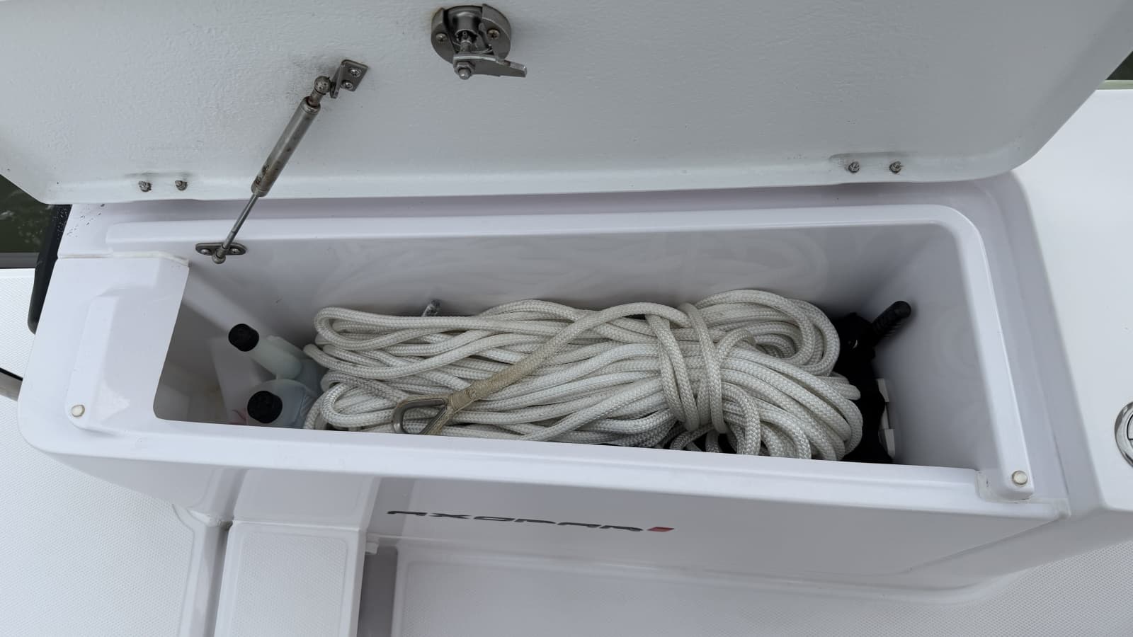 2023 Axopar 28 Cabin w/Wet Bar