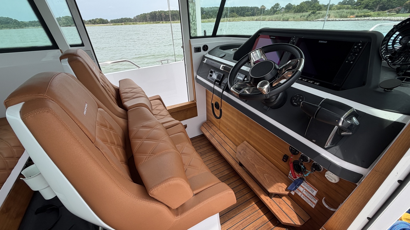 2023 Axopar 28 Cabin w/Wet Bar