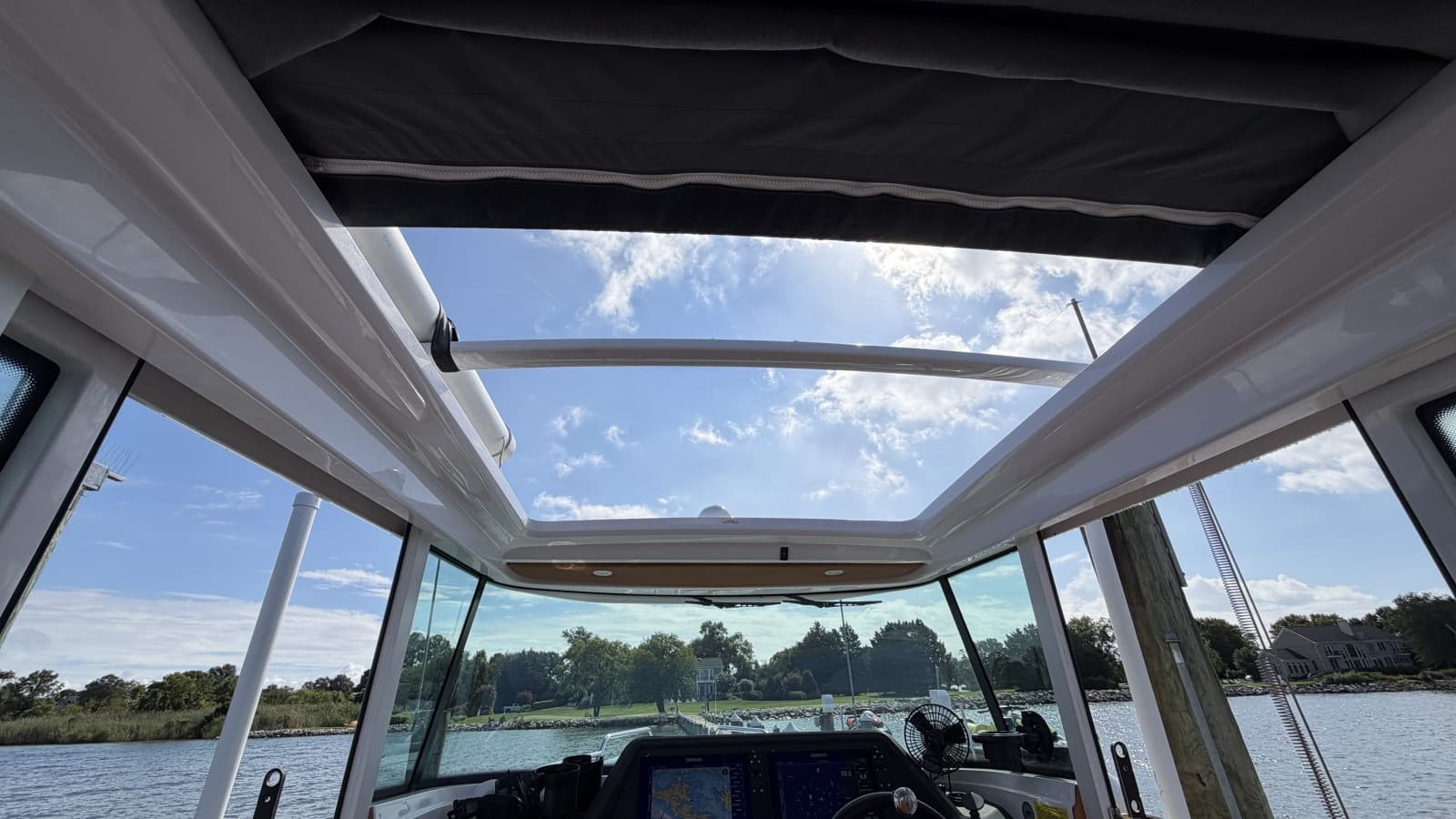 2023 Axopar 28 Cabin w/Wet Bar
