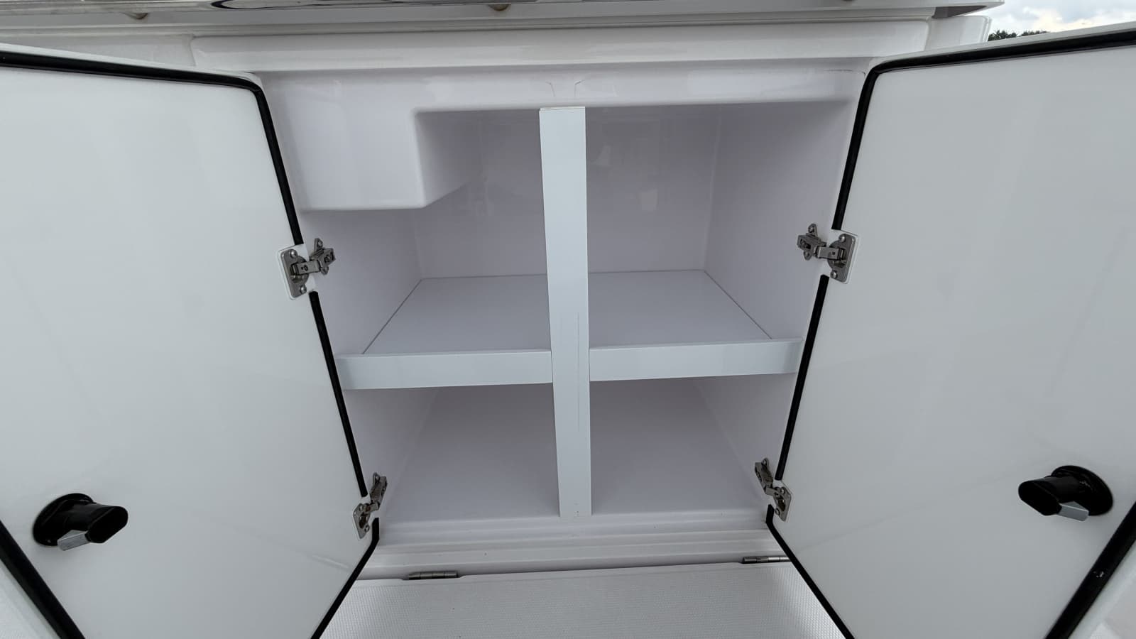 2023 Axopar 28 Cabin w/Wet Bar
