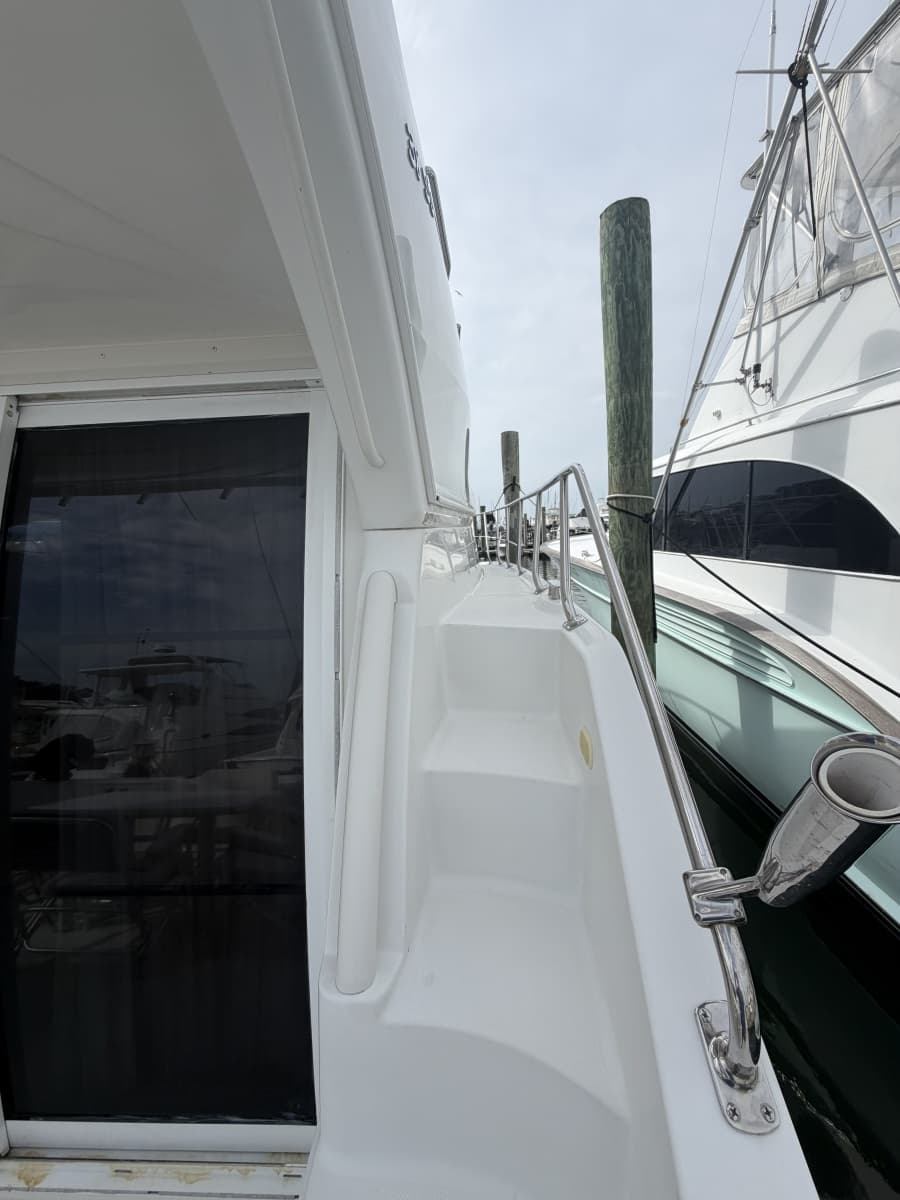 2005 Carver 38 Super Sport