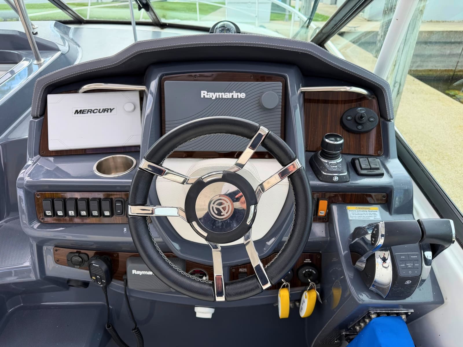 2018 Cruisers Yachts 35 Express