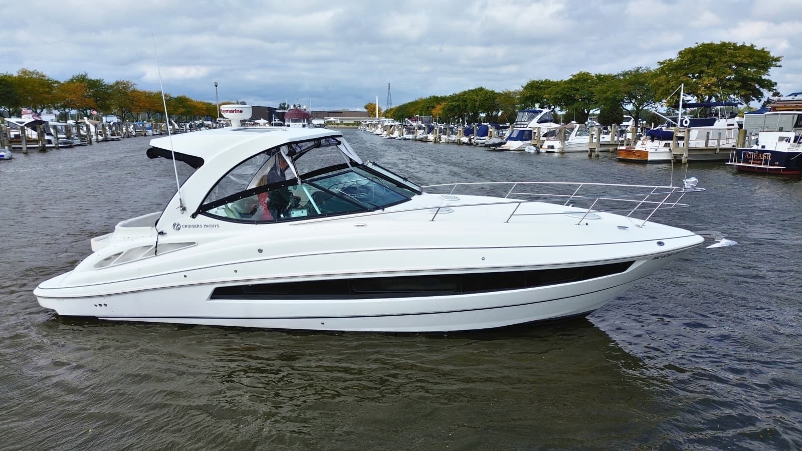 2018 Cruisers Yachts 35 Express