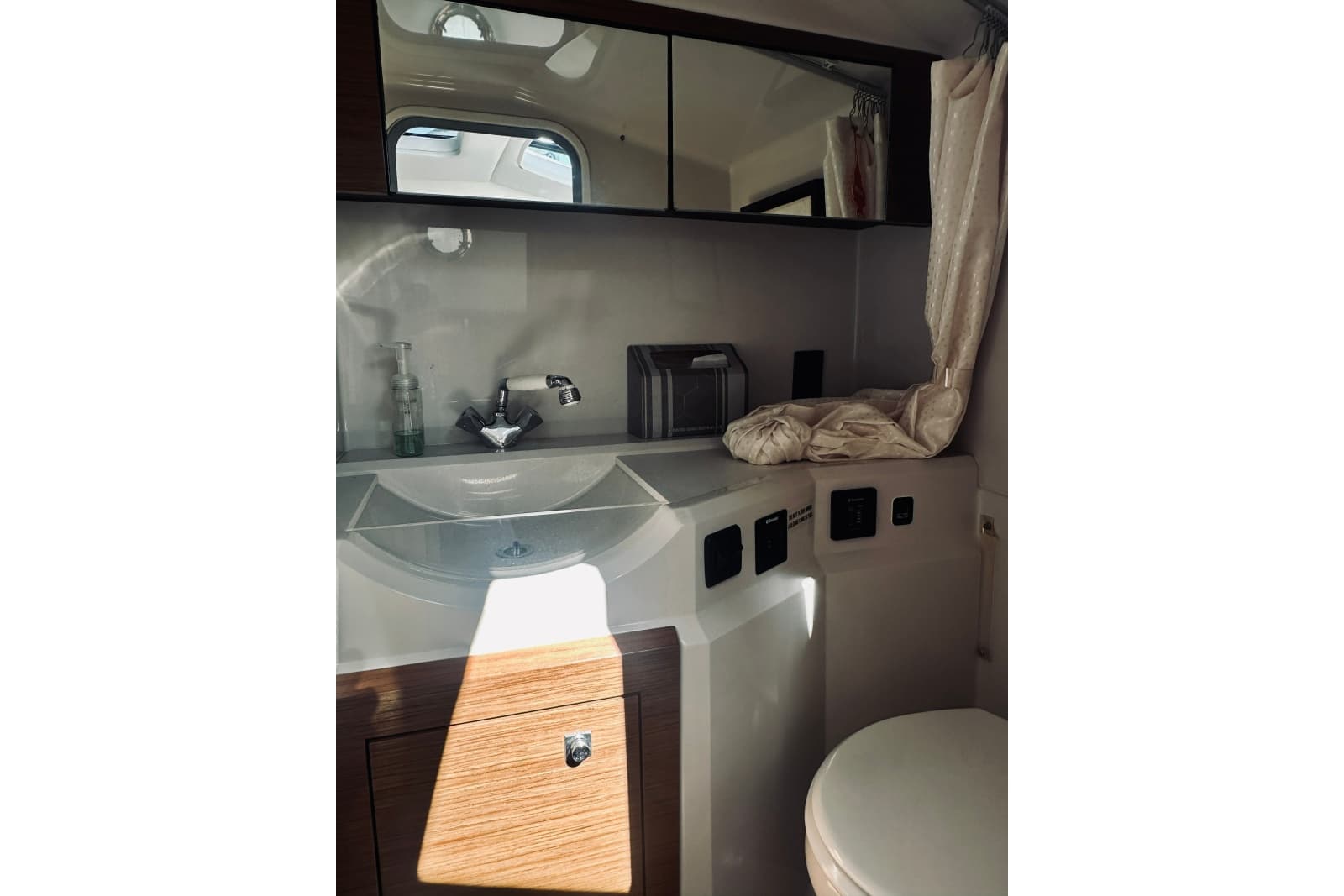 2015 Cruisers Sport Series 328 Bow Rider